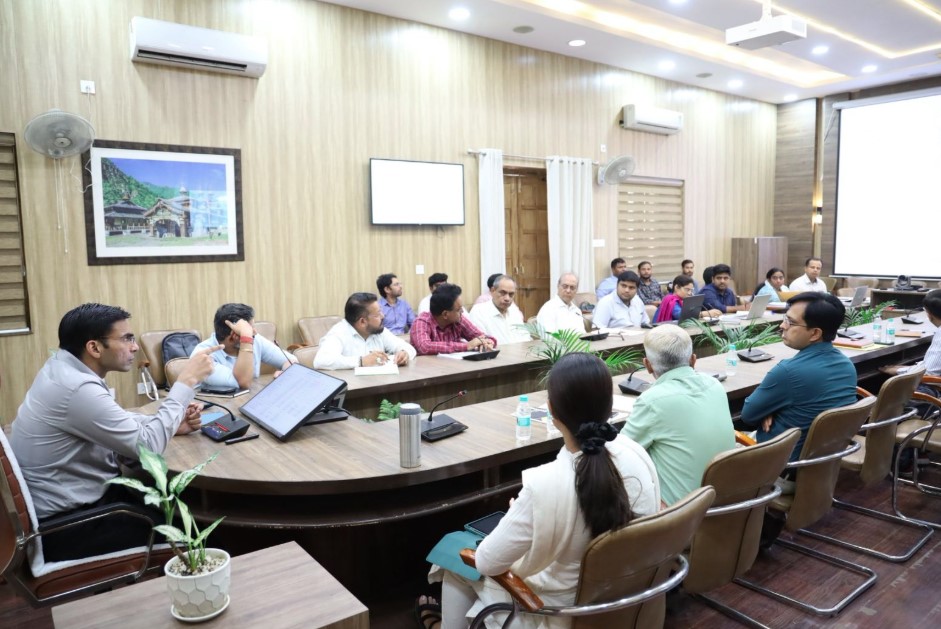 स्मार्ट सिटी प्रोजेक्ट्स पर डीएम सविन बंसल का एक्शन मोड