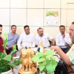 कैबिनेट मंत्री गणेश जोशी ने सिंचाई विभाग के अधिकारियों के साथ की बैठक 