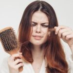 क्या बालों का गिरना थायरॉइड का संकेत है? जानिए कारण और समाधान