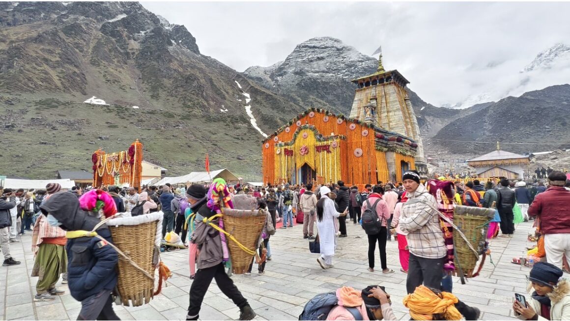 चार दिनों में बाबा केदार के दर्शनार्थियों की संख्या पहुँची 1 लाख के पार
