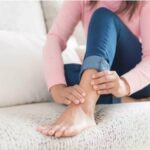 क्या आप भी हैं पैरों के तलवों में दर्द से परेशान? तो इन योगासनों का करें अभ्यास, मिलेगी राहत