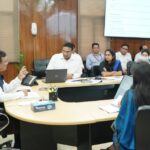 मुख्य सचिव आनंद बर्द्धन ने स्वास्थ्य विभाग की समीक्षा बैठक में जिला अस्पतालों को सशक्त बनाने के दिए निर्देश