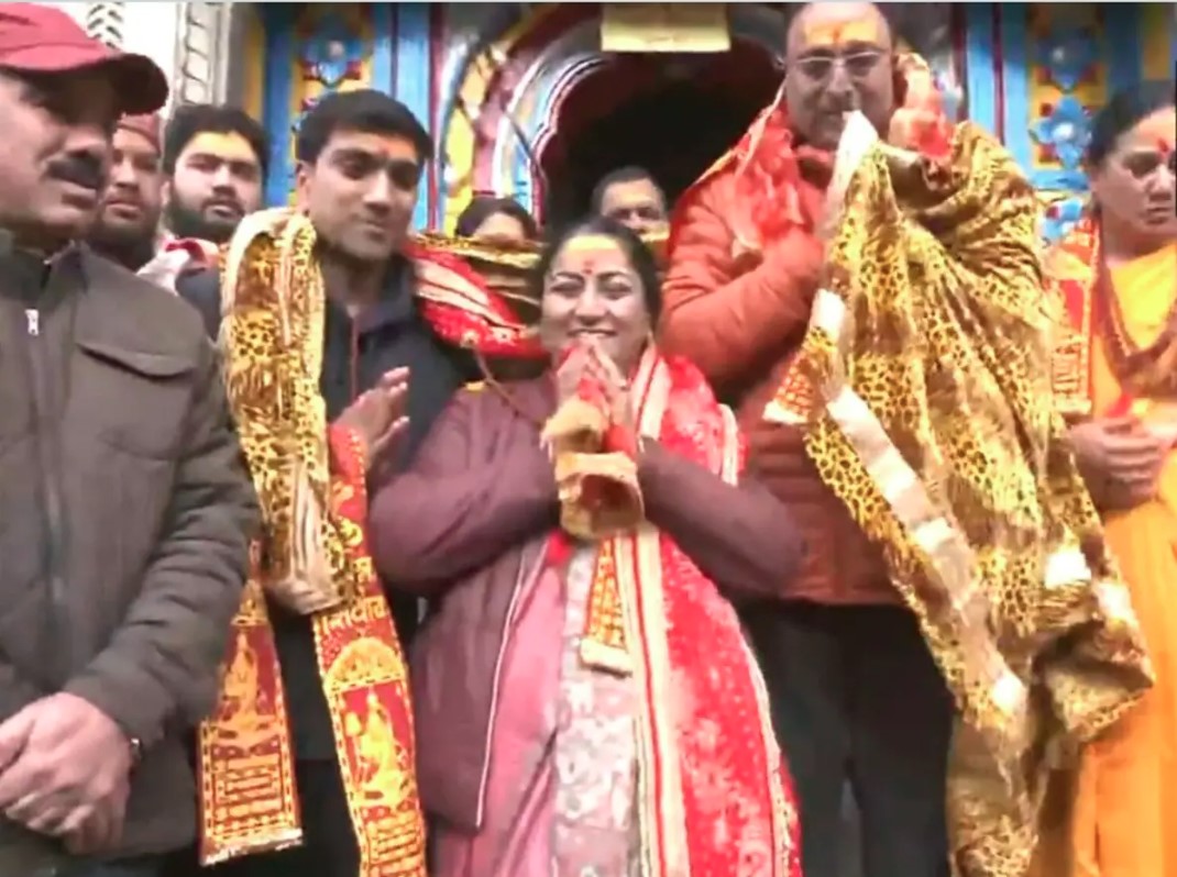 दिल्ली की मुख्यमंत्री रेखा गुप्ता ने केदारनाथ-बद्रीनाथ में किए दर्शन, देश की खुशहाली के लिए की प्रार्थना