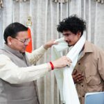 एवरेस्ट विजेता रोहित भट्ट को सीएम धामी ने किया सम्मानित