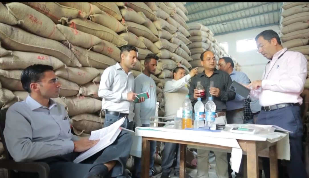जौनसार-बावर में राशन संकट पर डीएम सख्त, विक्रेताओं को चेताया